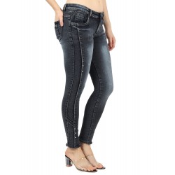 Women Ankle Length Jeans With Two Buttons